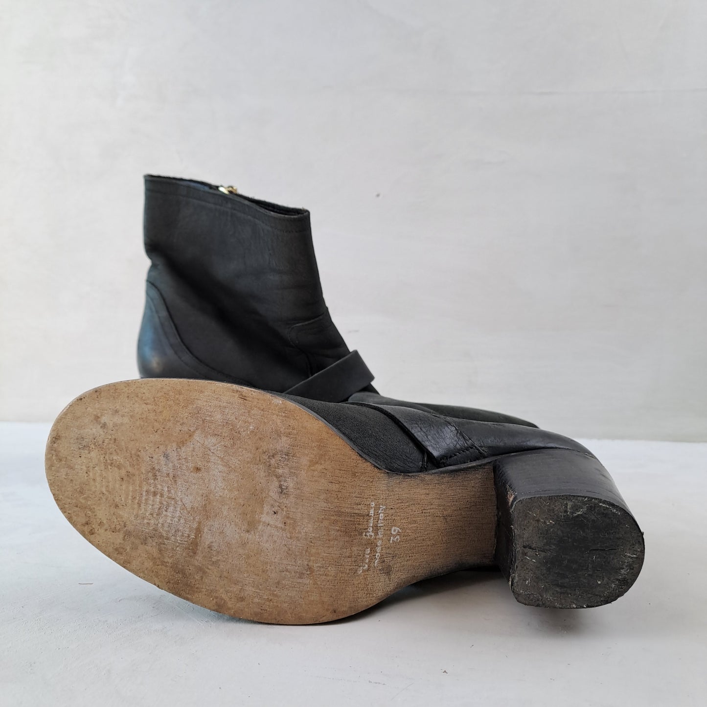 Sacha Naiste Poolsaapad Suurus 39