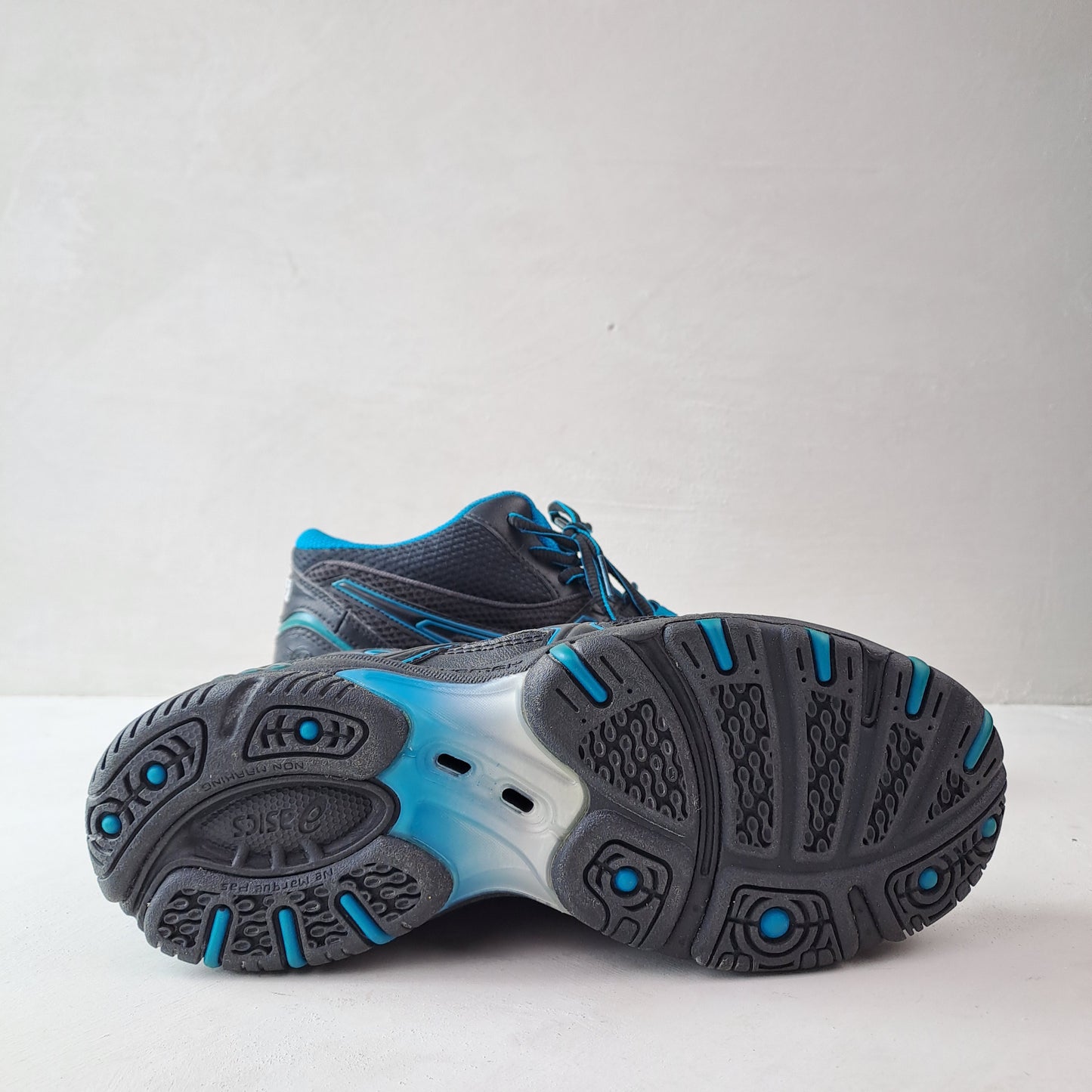 Asics Naiste Mustad Matkajalatsid Suurus 37