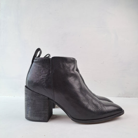 Vionic Ladies Black Ankle Boots Size 40