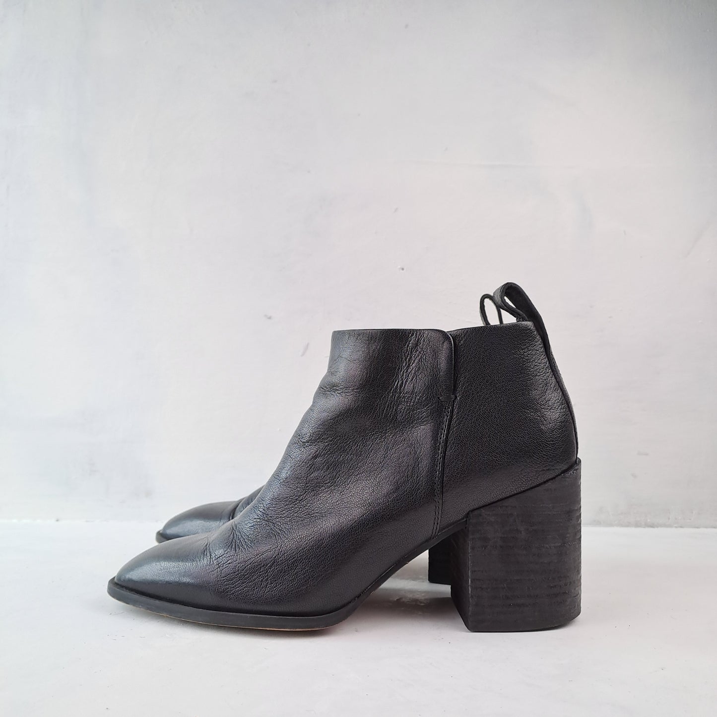 Vionic Ladies Black Ankle Boots Size 40