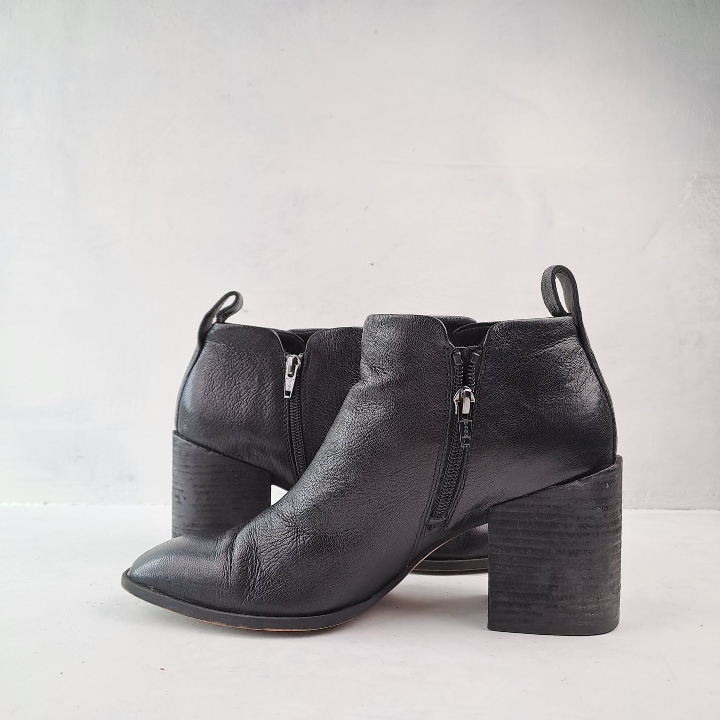 Vionic Ladies Black Ankle Boots Size 40