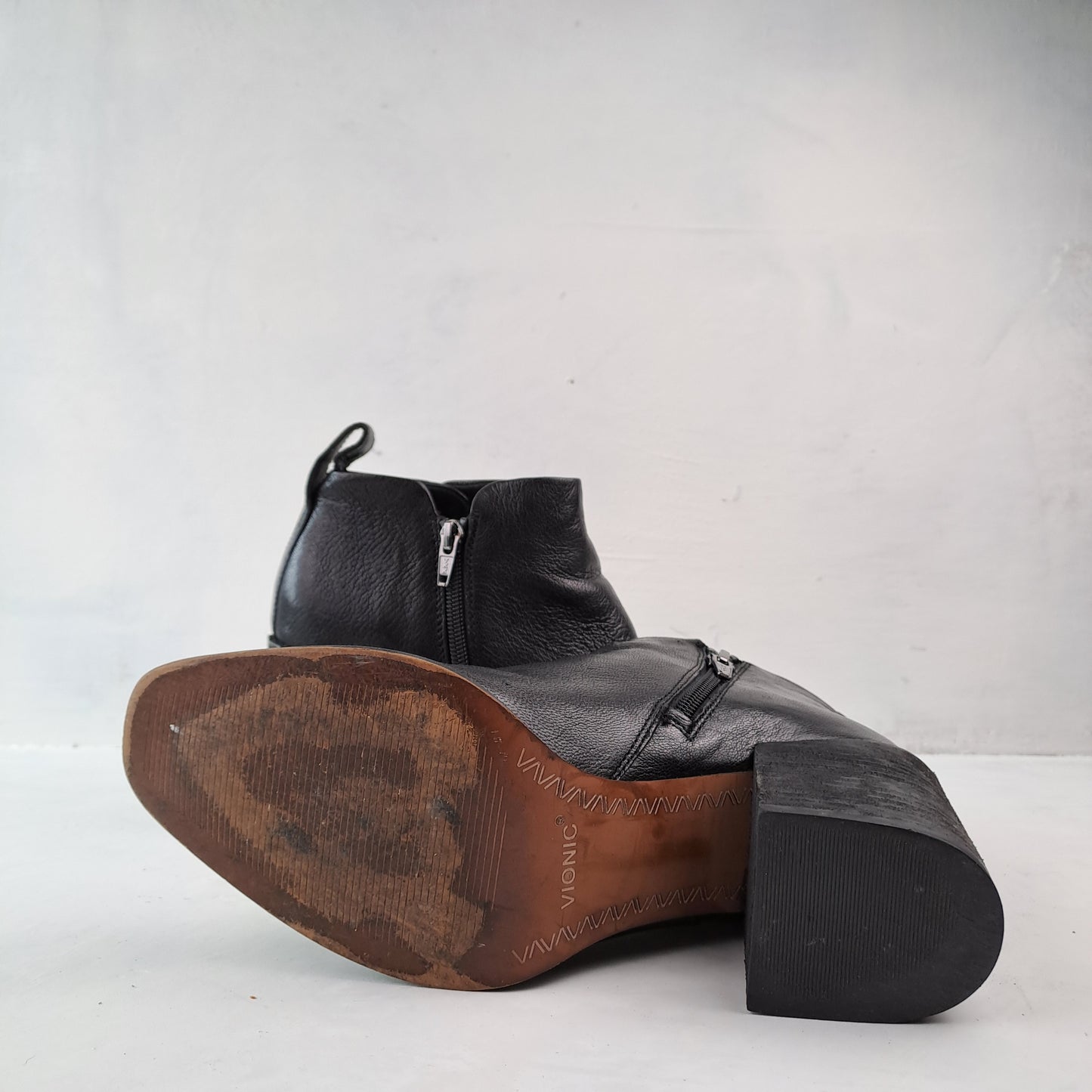 Vionic Ladies Black Ankle Boots Size 40