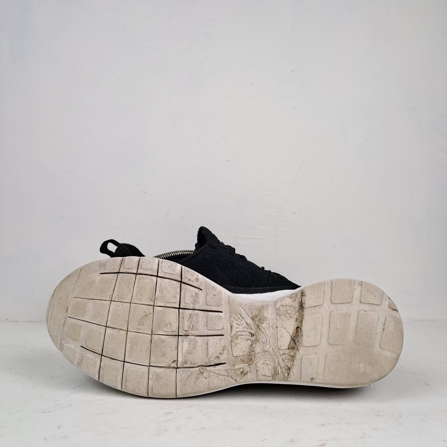 Nike Mens Roshe NM Flyknit Black Trainers Size 42