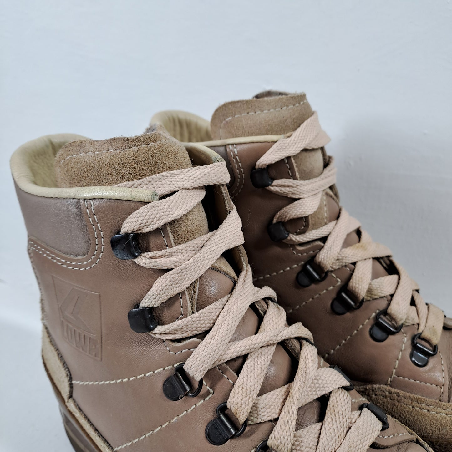 LOWA Womens Ankle Hiking Boots Size 38