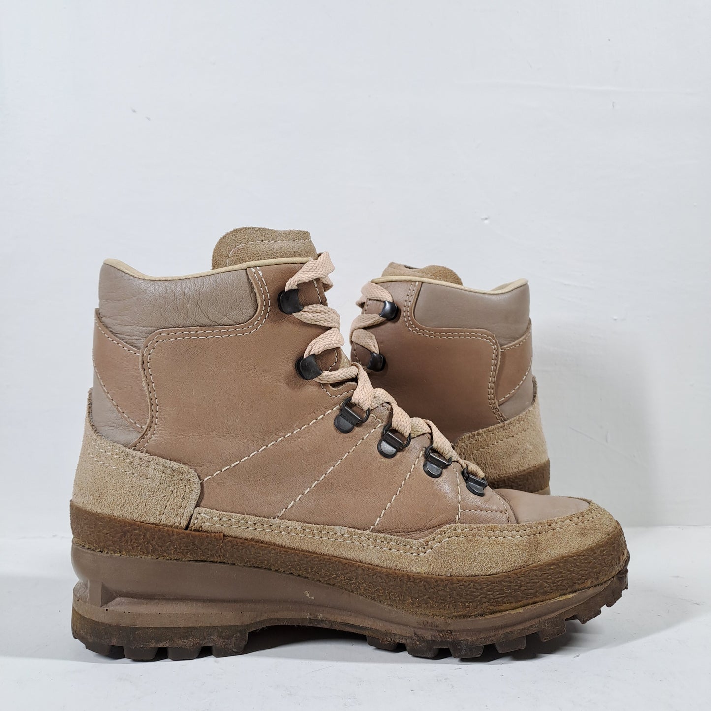 LOWA Womens Ankle Hiking Boots Size 38