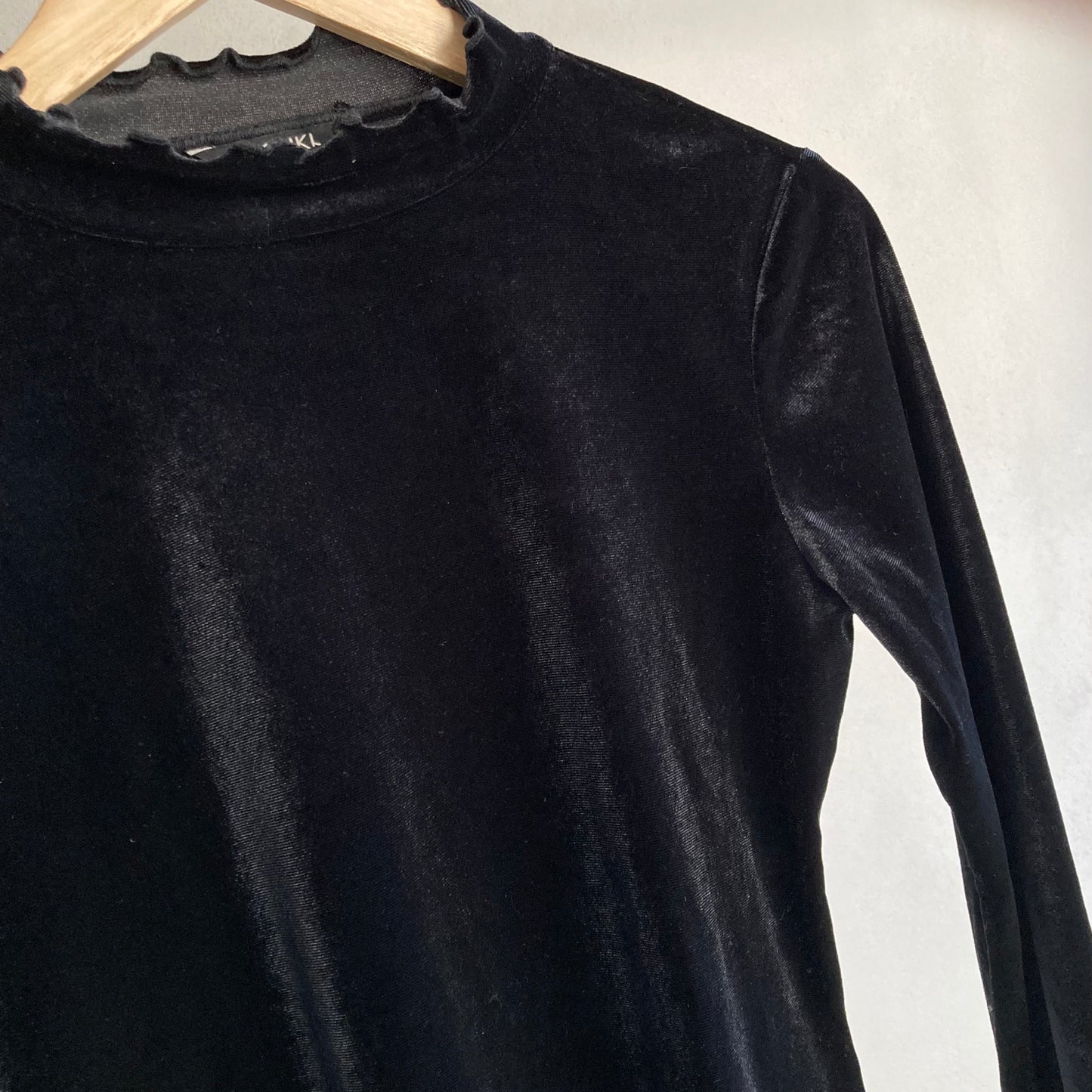 Monki Womens Velvet Top Size S