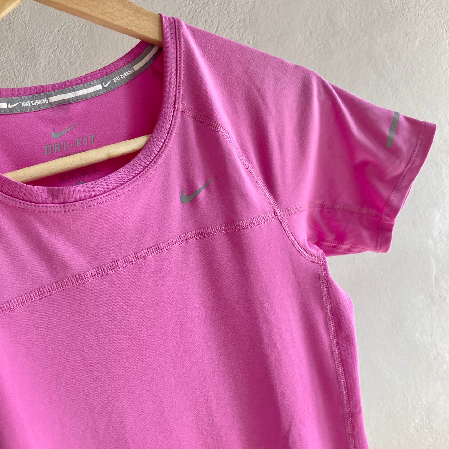 Nike Dri-Fit Womens T-Shirt Size XS