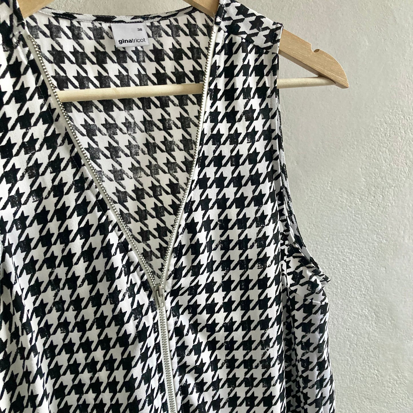 Gina Tricot Womens Sleeveless Blouse Size 38