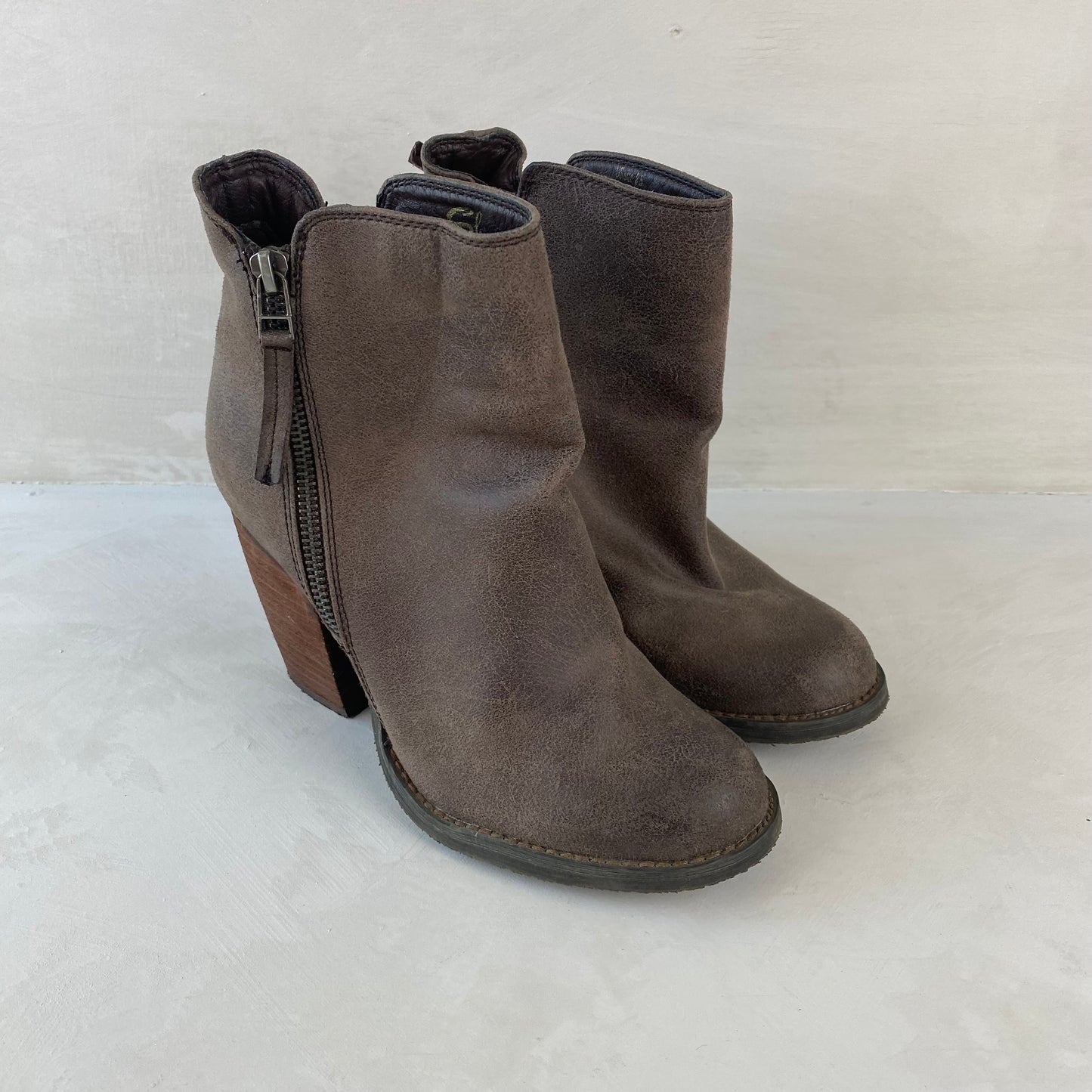 Ladies Block Heel Ankle Boots Size 37