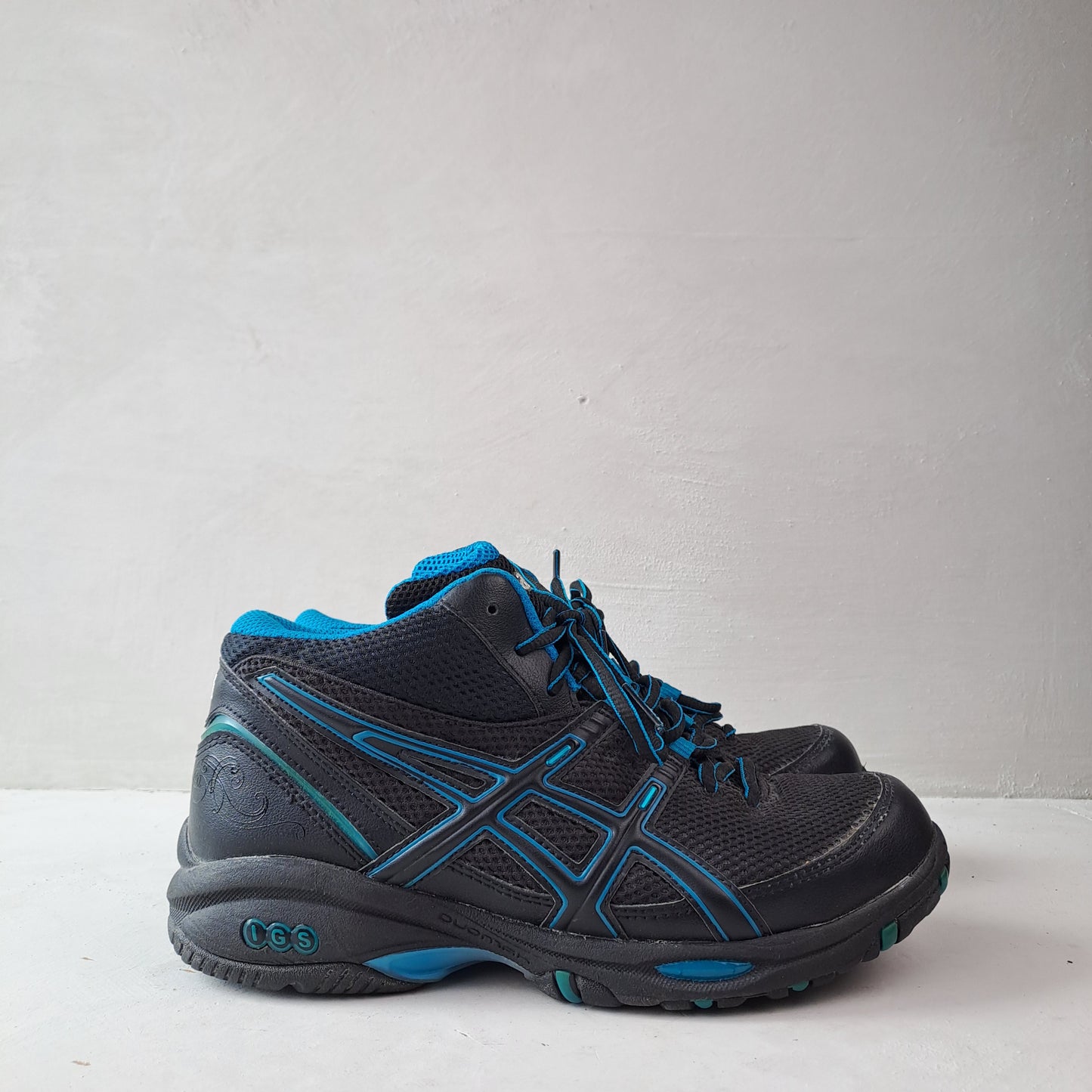 Asics Ladies Black Hiking Shoes Size 37