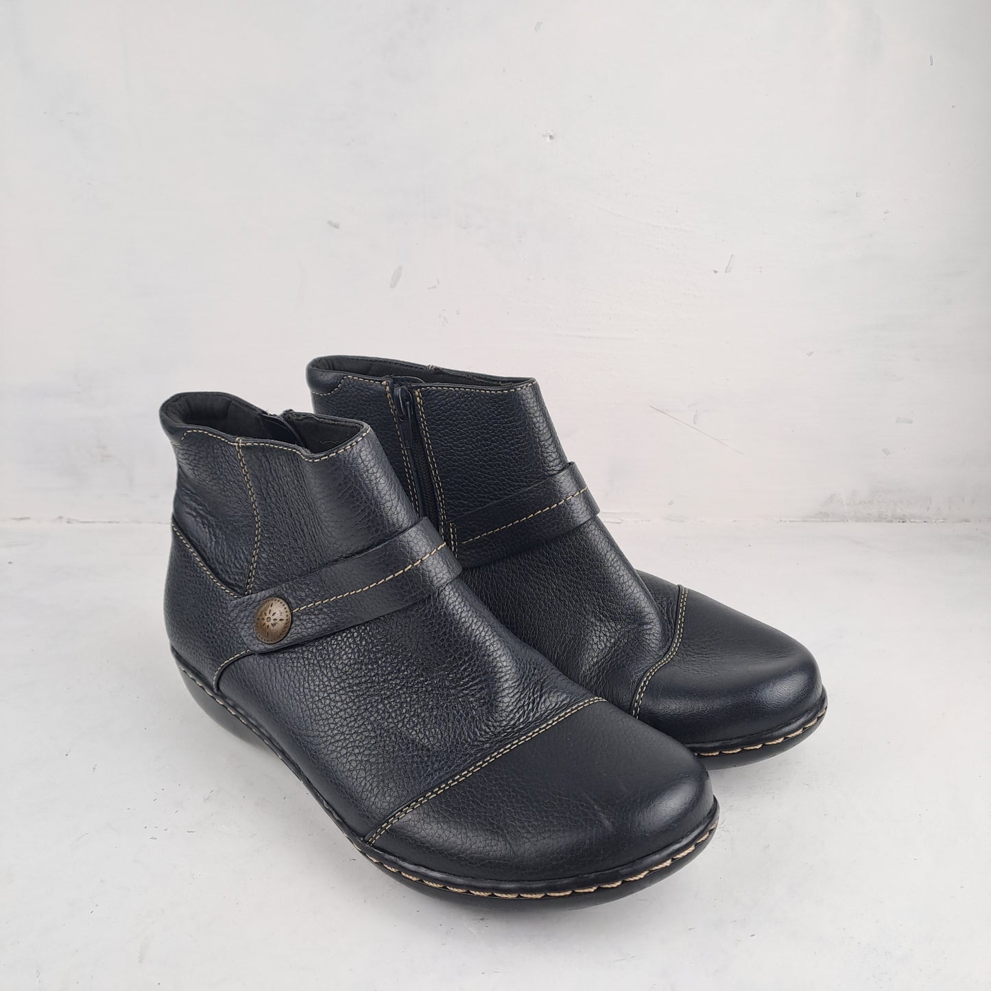 Clarks Womens Black Ankle Boots Size 37.5