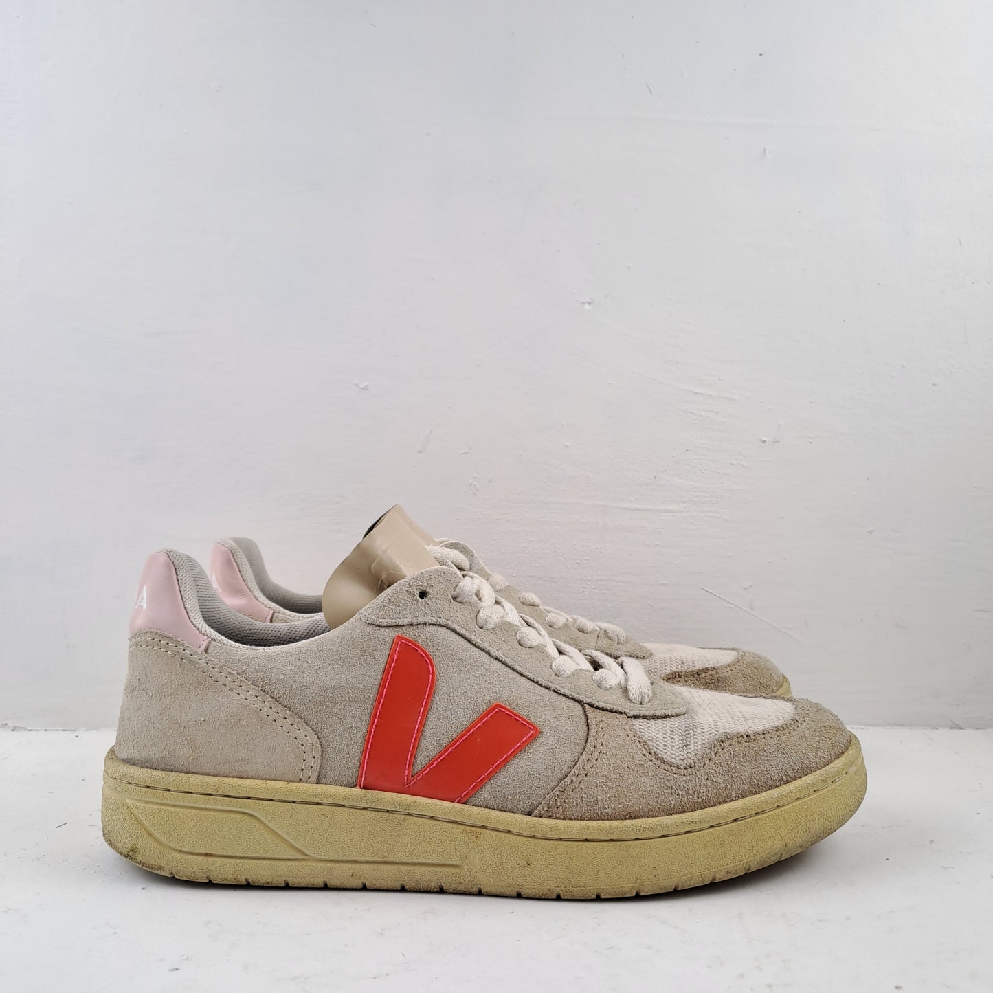 Veja Womens Trainers Size 39