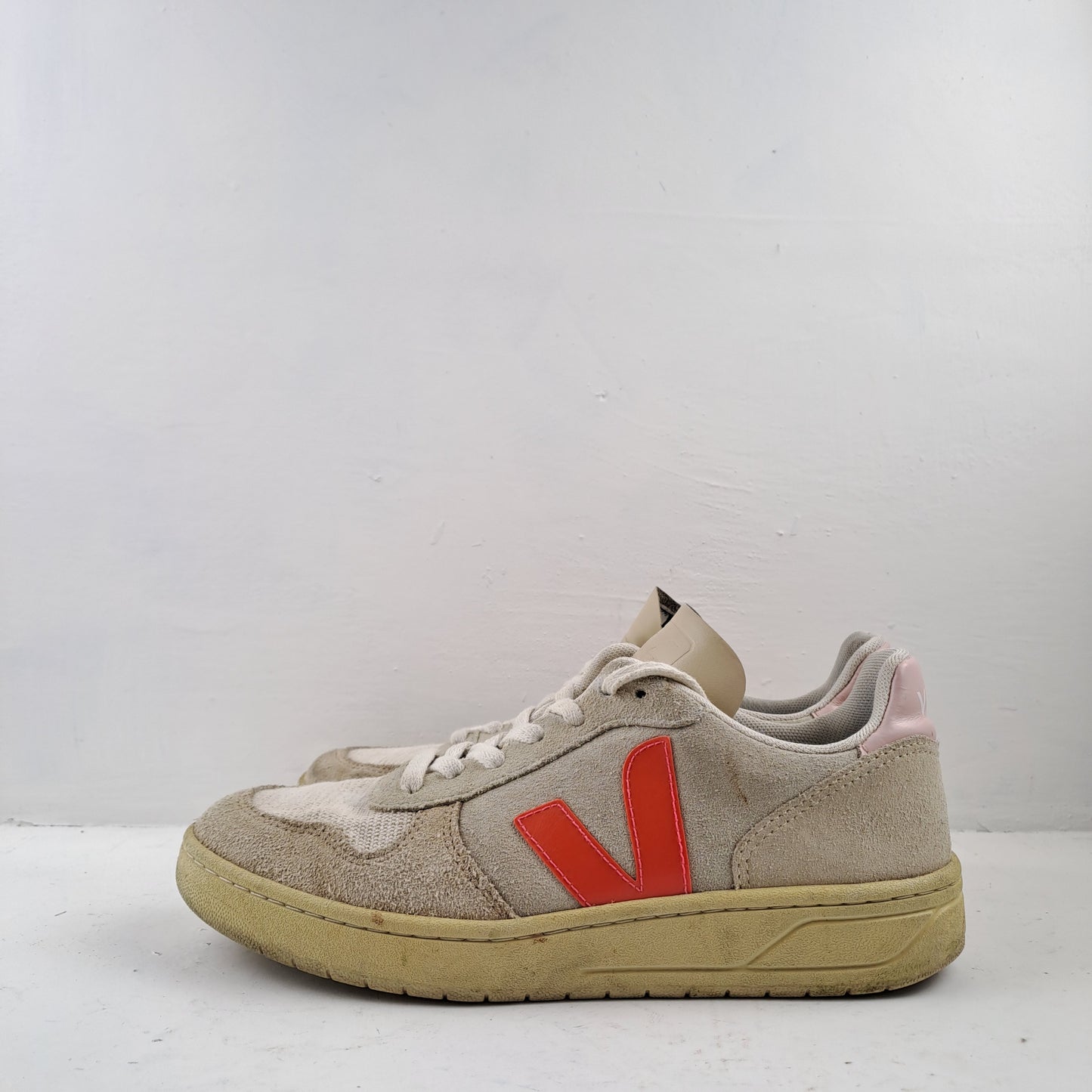 Veja Womens Trainers Size 39