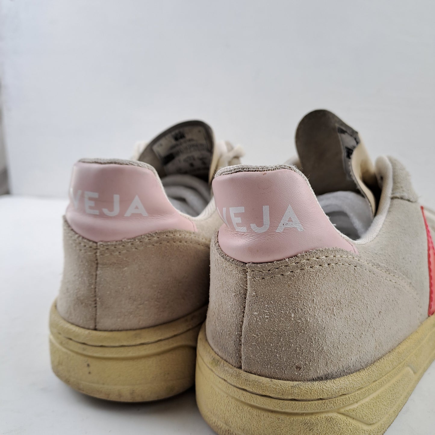 Veja Womens Trainers Size 39