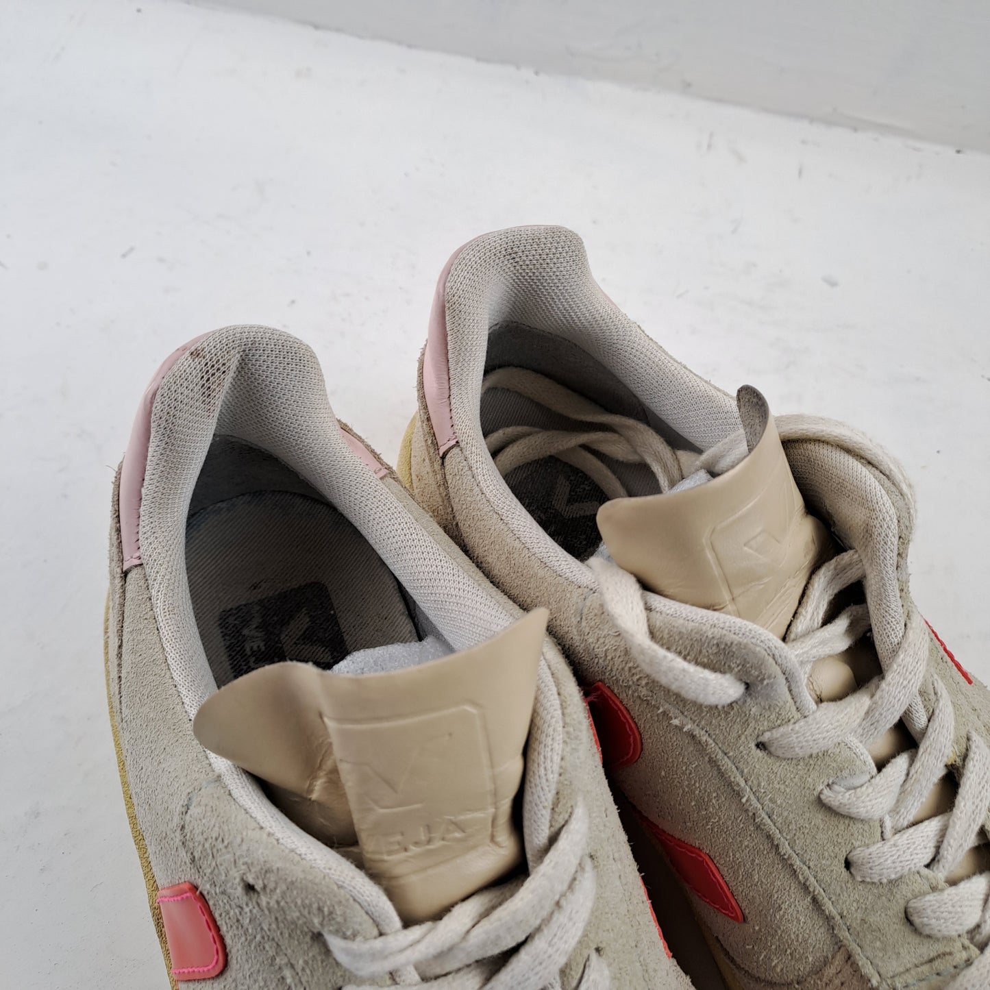 Veja Womens Trainers Size 39