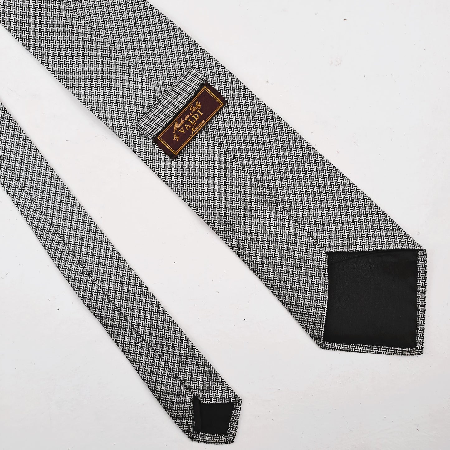 Valdi Mens Silk Tie