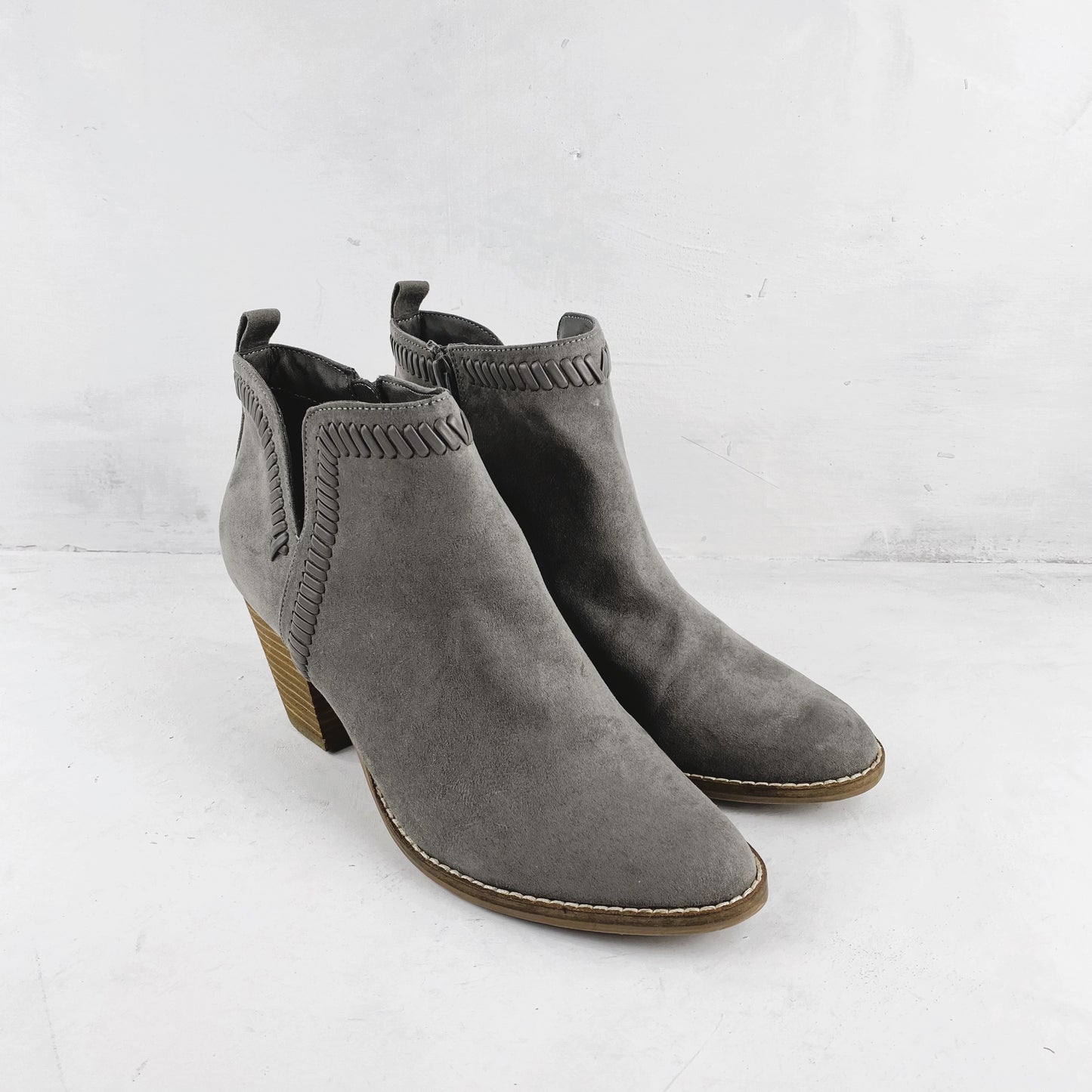 Dolce Vita Ladies Grey Ankle Boots Size 38.5