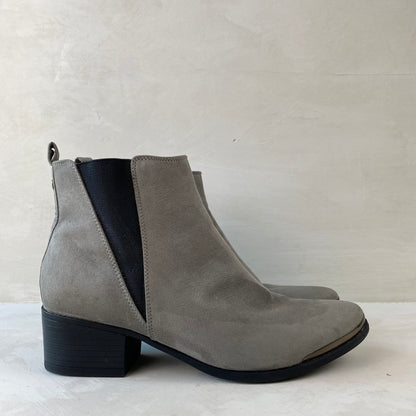 Ladies Grey Chelsea Boots Size 41