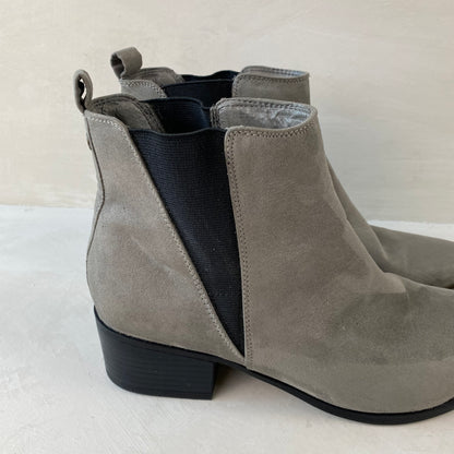 Ladies Grey Chelsea Boots Size 41