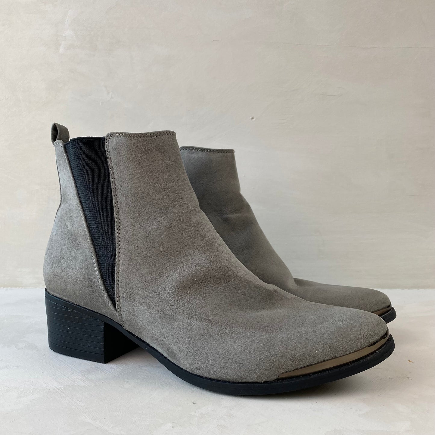 Ladies Grey Chelsea Boots Size 41