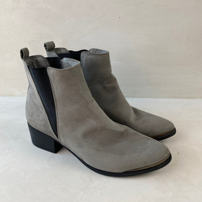 Ladies Grey Chelsea Boots Size 41