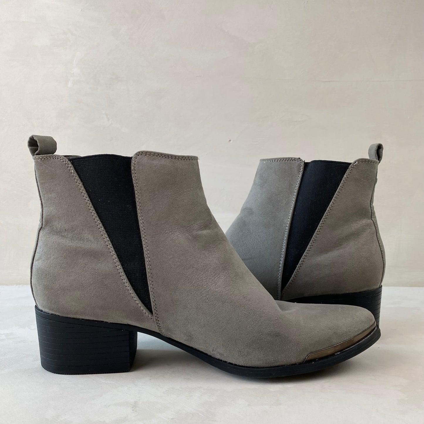 Ladies Grey Chelsea Boots Size 41