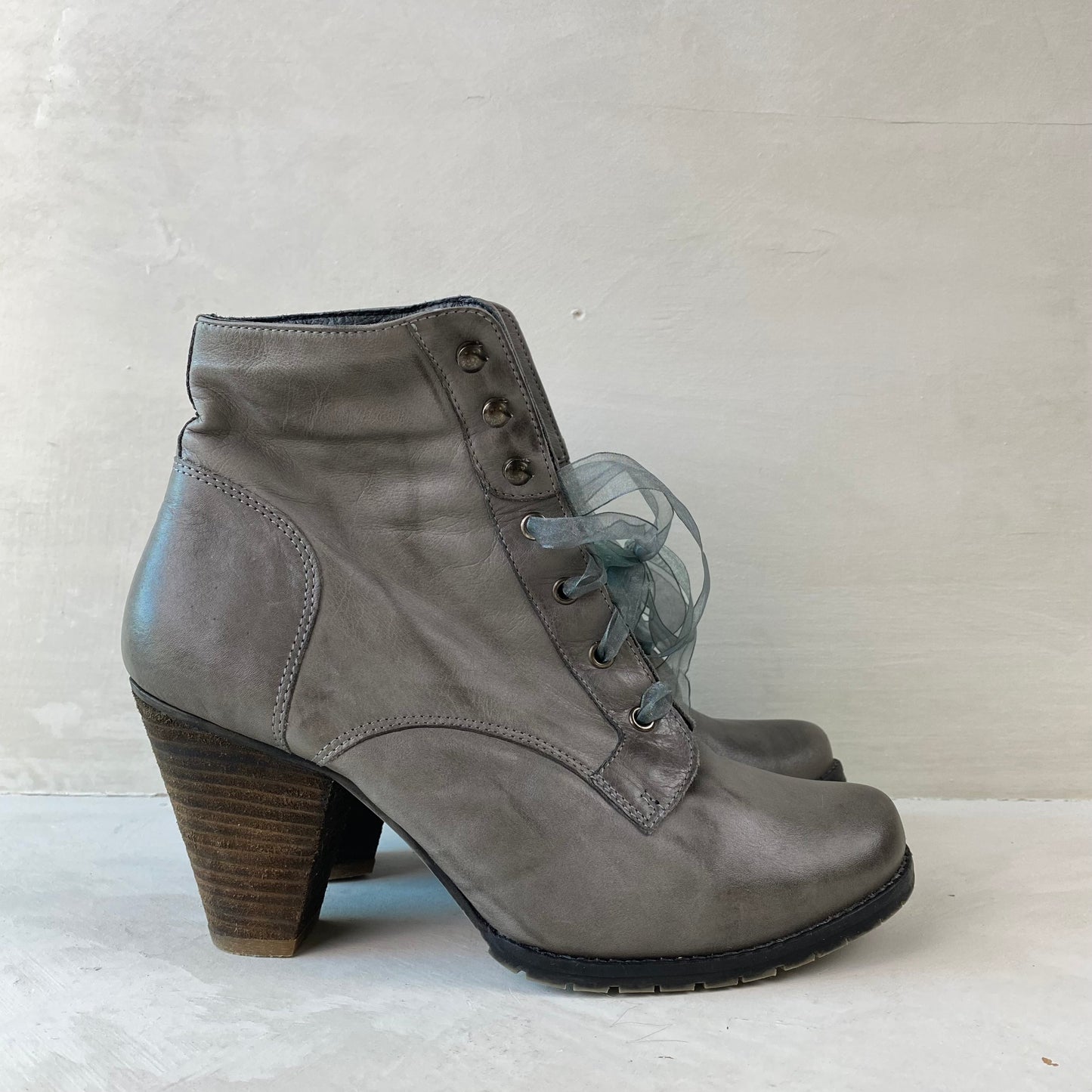 Ladies Grey Ankle Boots Size 39