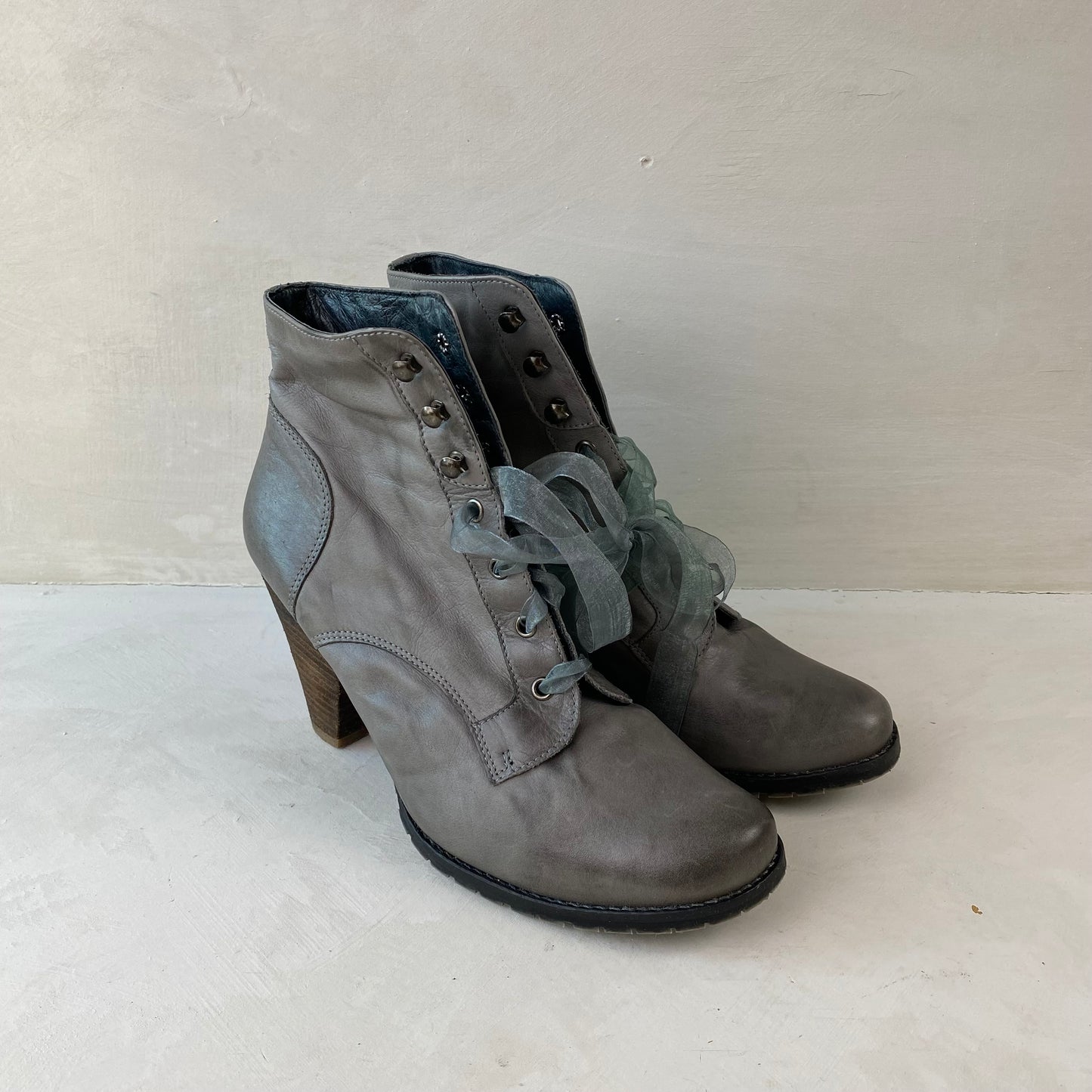 Ladies Grey Ankle Boots Size 39