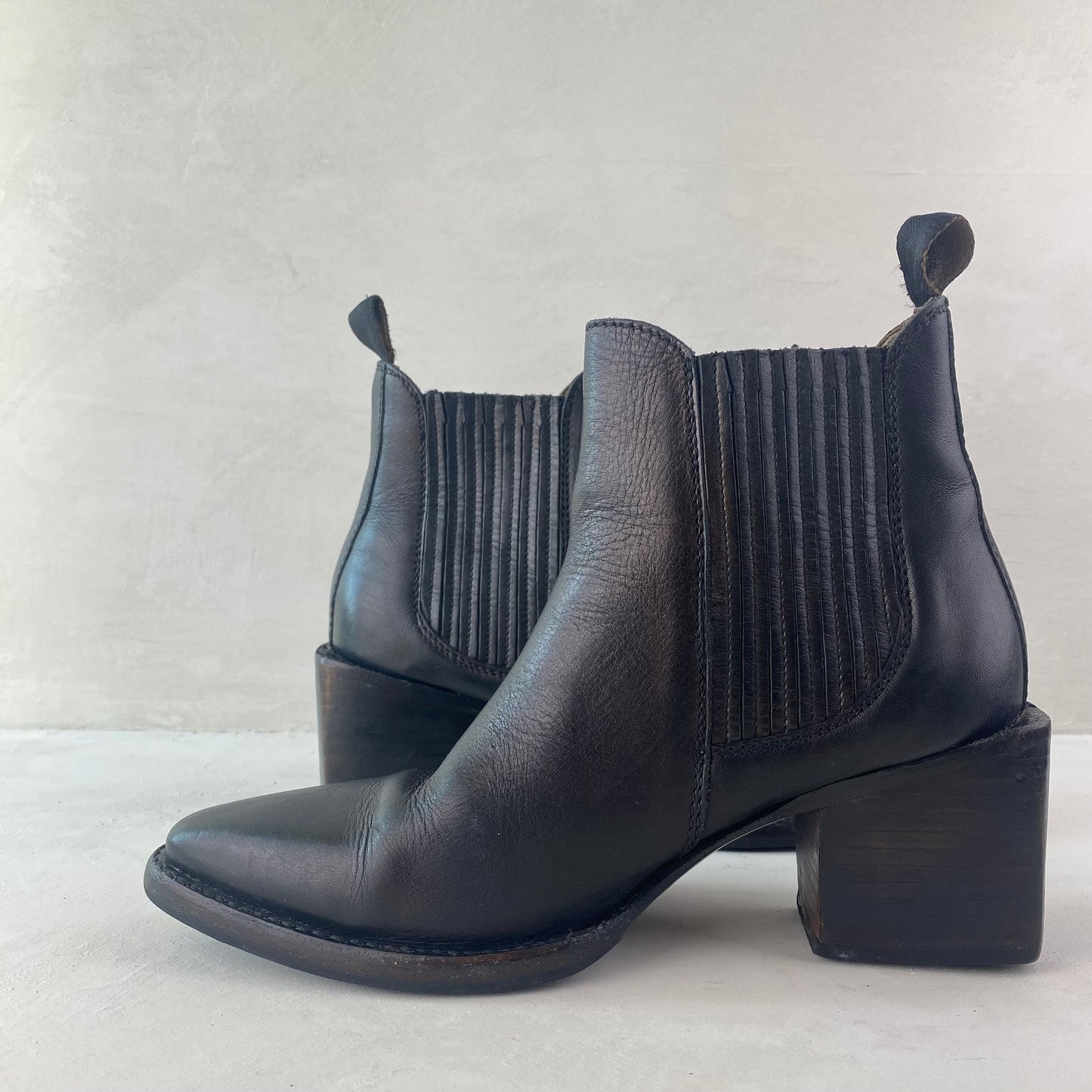 Sutro Womens Chelsea Ankle Boots Size 37