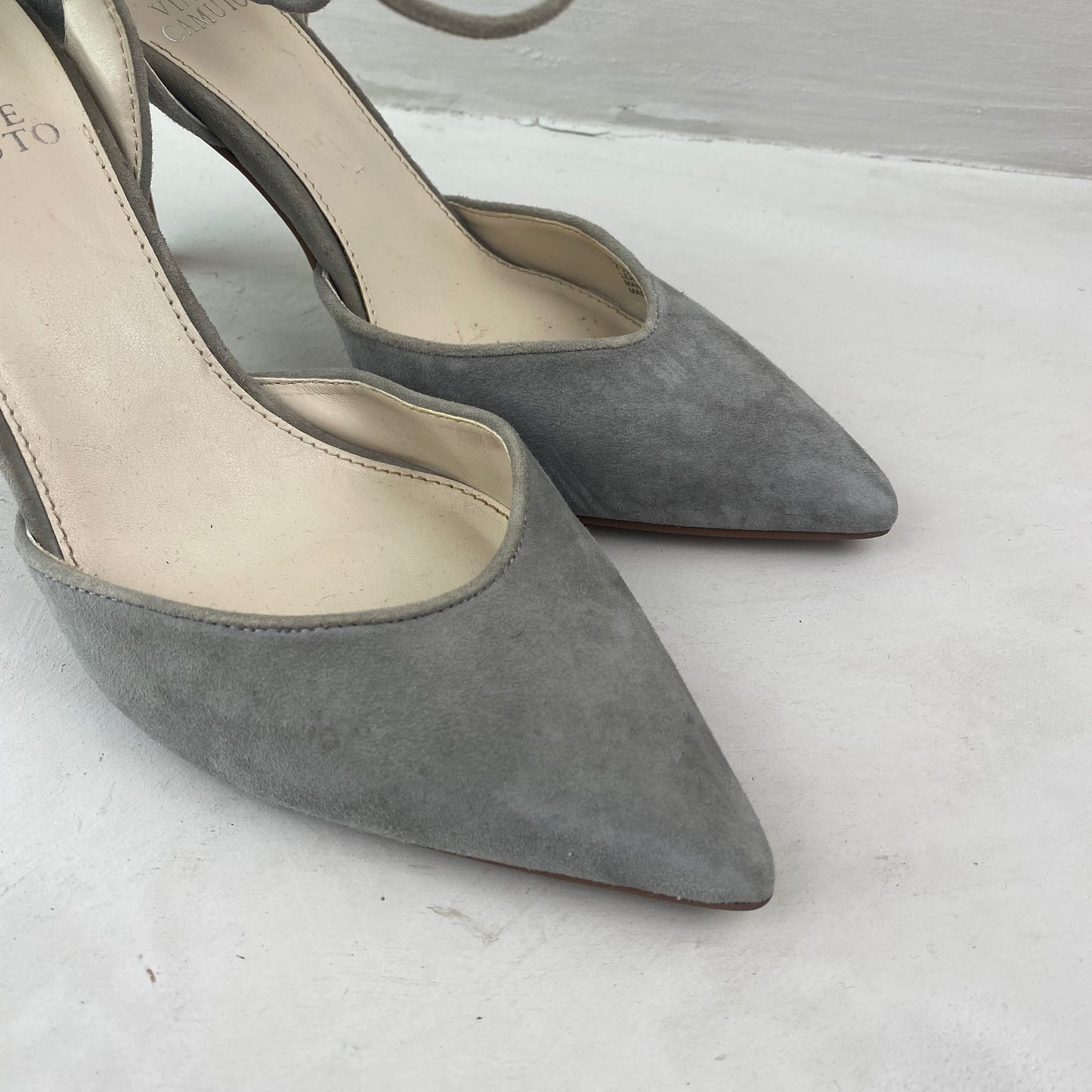 Vince Camuto Ladies Grey Strappy Shoes Size 37.5