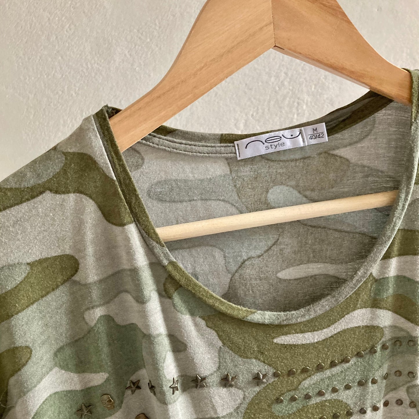 New Style Womens Camo T-Shirt Size M