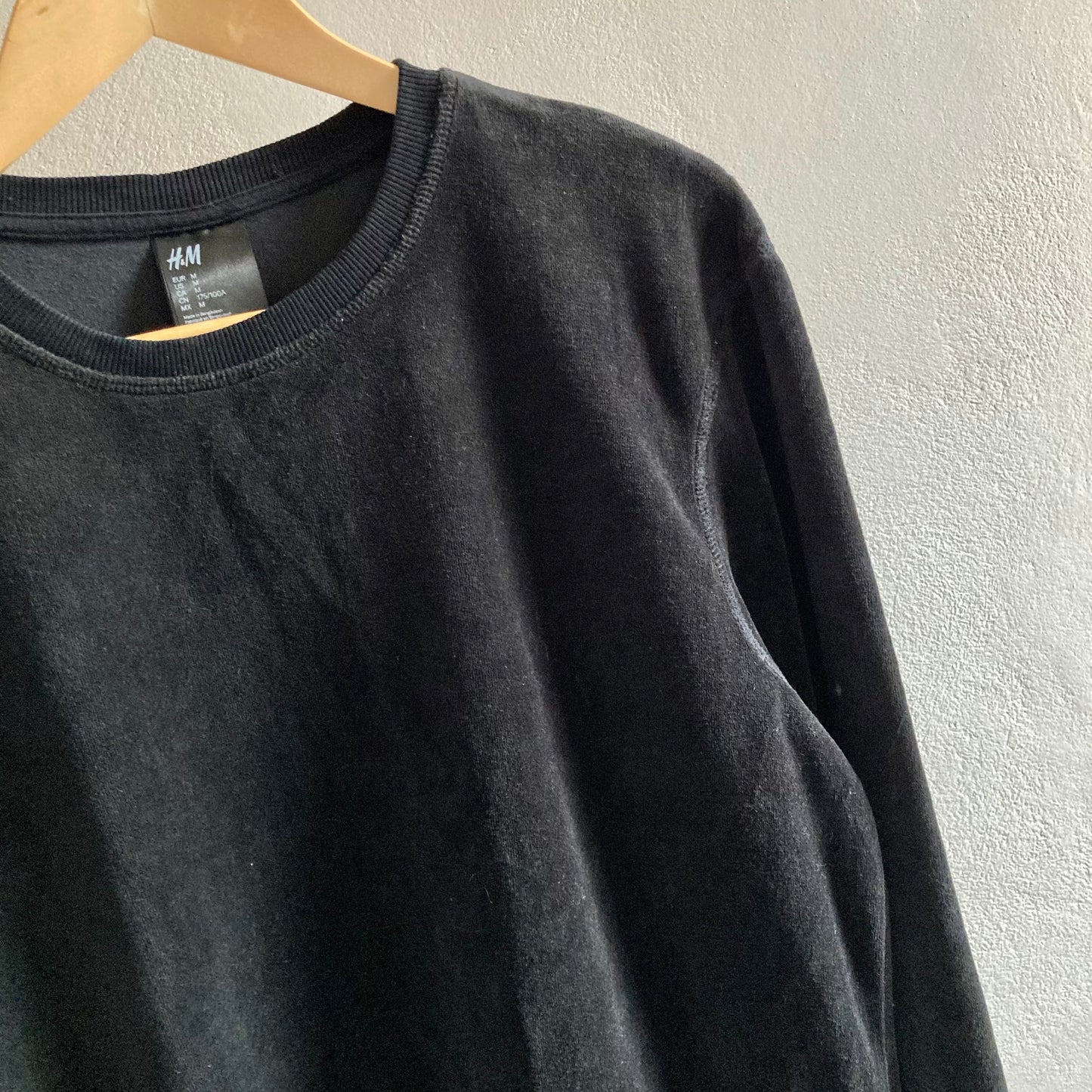 H&M Mens Velour Sweatshirt Size M