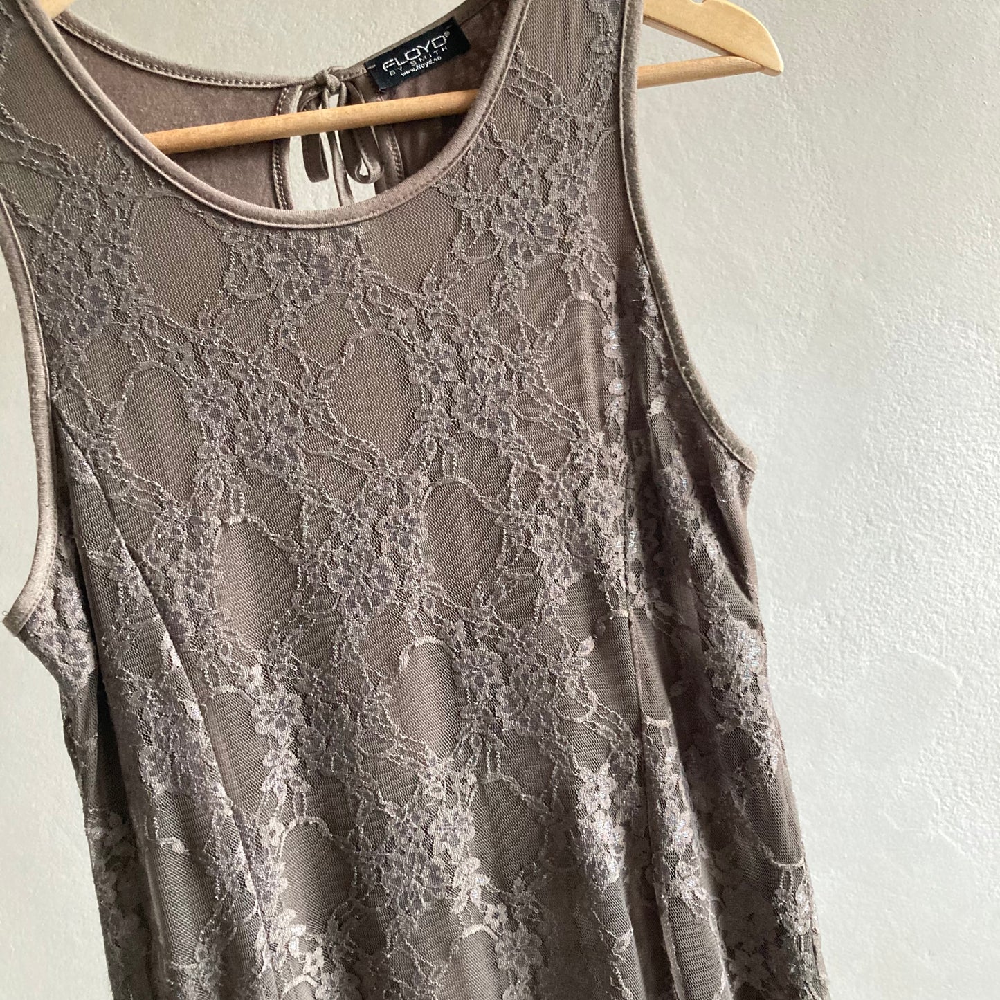 Womens Sleeveless Lace Dress Size M