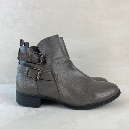 Old Navy Ladies Grey Ankle Boots Size 41