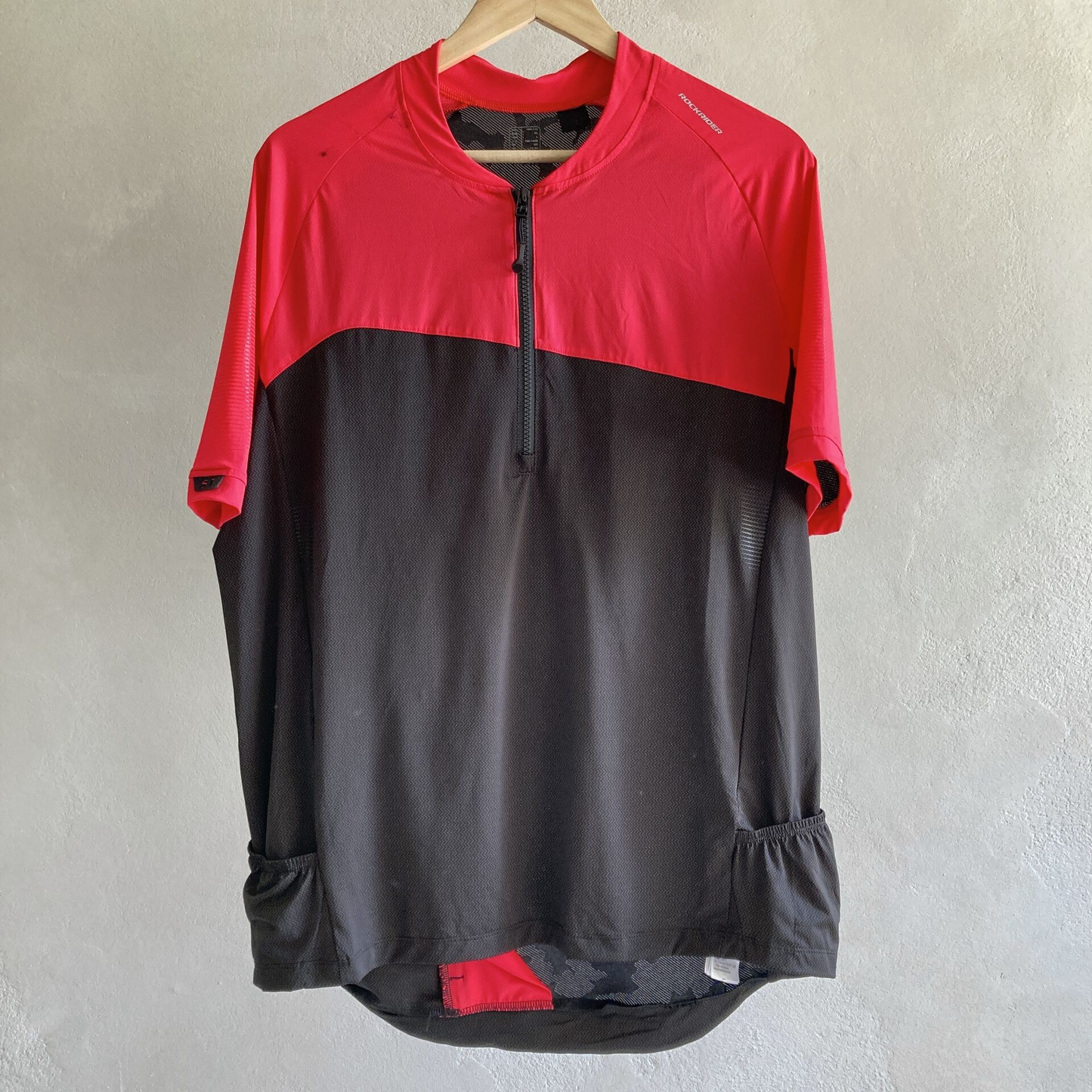 Decathlon Mens Sports top Size XL